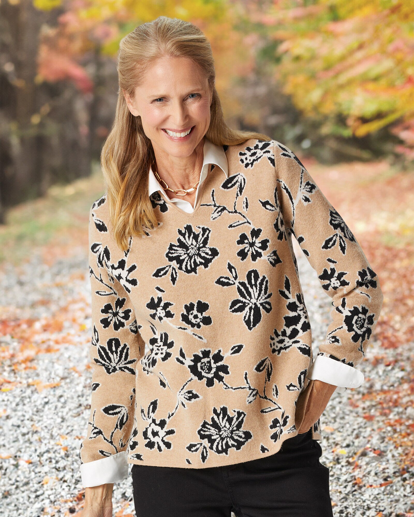 Graphic Floral Narrow V-Neck Sweater | Appleseeds