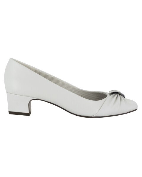 Easy Street Eloise Pumps